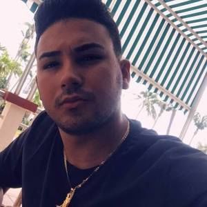 Meet your Posher, Yamil